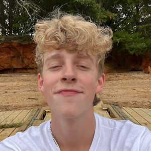 Meet your Posher, Travis